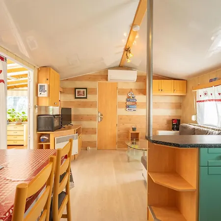 Mobil 6p - Pres De La Holiday home
