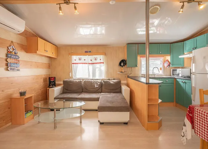 Mobil 6p - Pres De La Сasa de vacaciones *